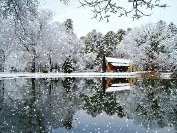 Snow-Falling-on-Lake