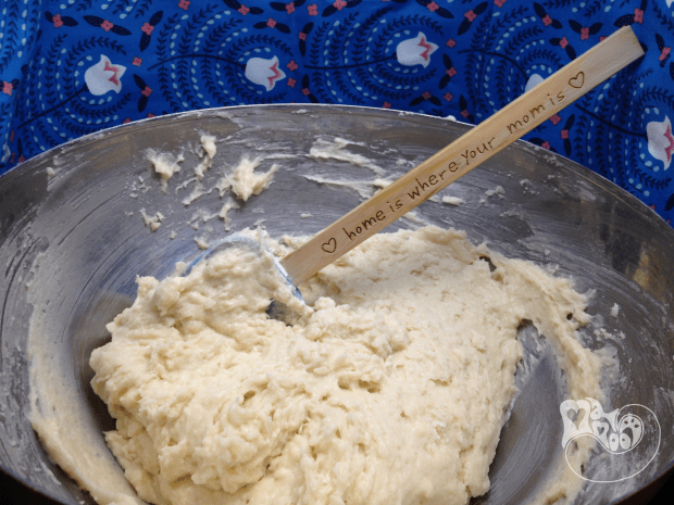 Heather's Cinnamon and Sour Cream Coffee Cake - MamootDIY.com