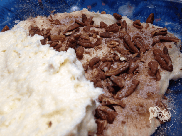 Heather's Cinnamon and Sour Cream Coffee Cake - MamootDIY.com