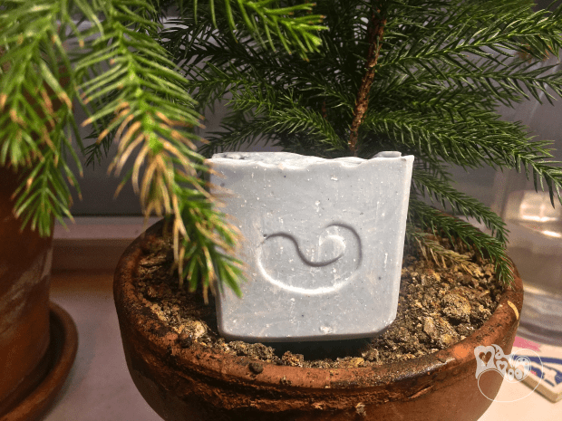 Snowbound Soap - MamootDIY.com