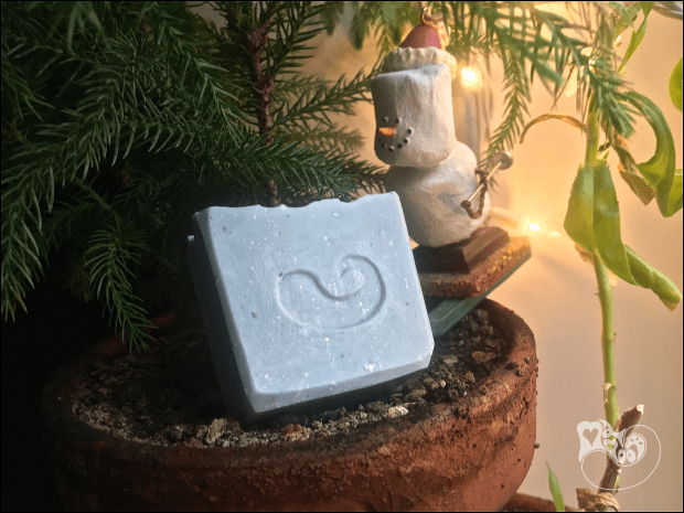 Snowbound Soap - MamootDIY.com